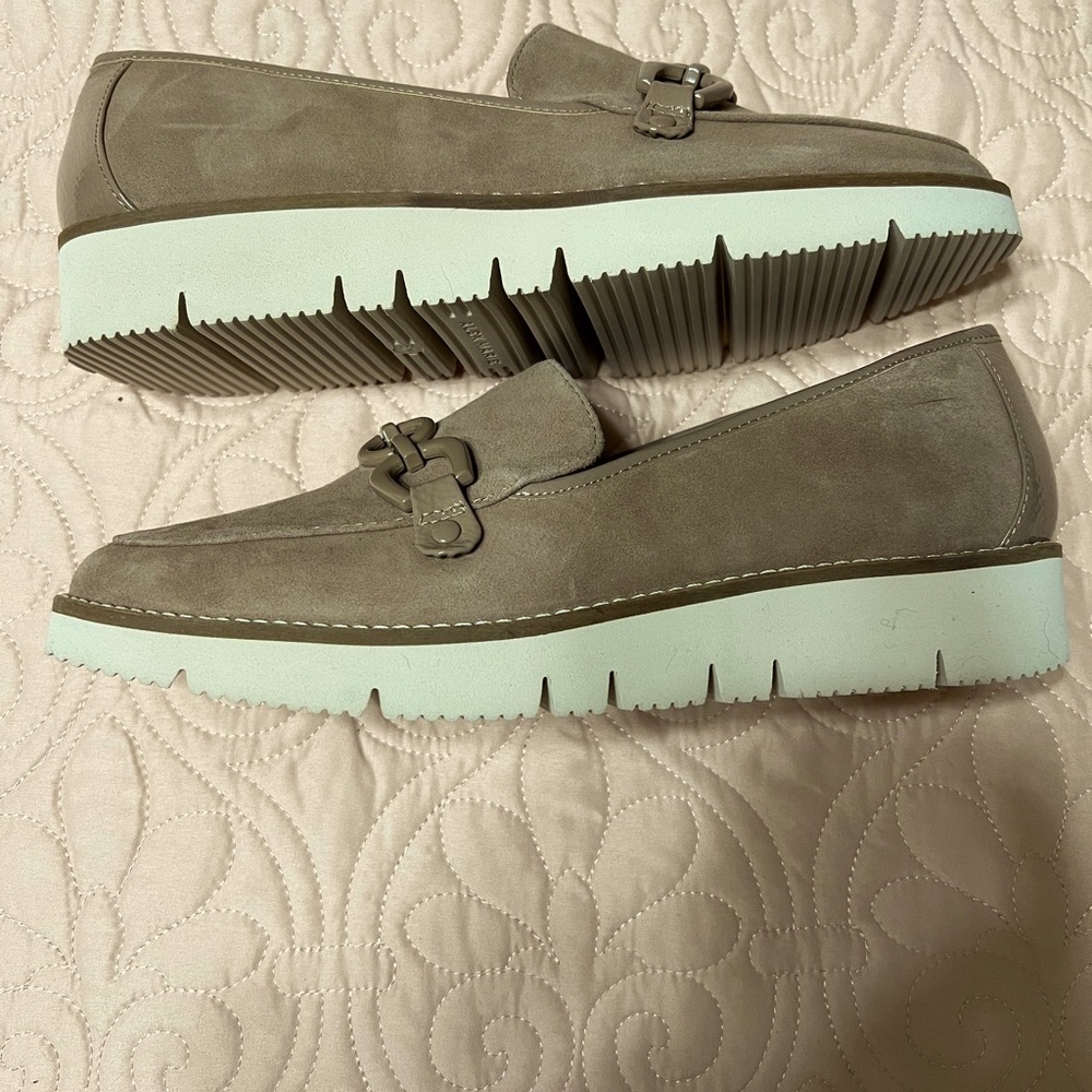 NWOT Alex Marie Womens Suede Taupe Loafers - Picture 2 of 4